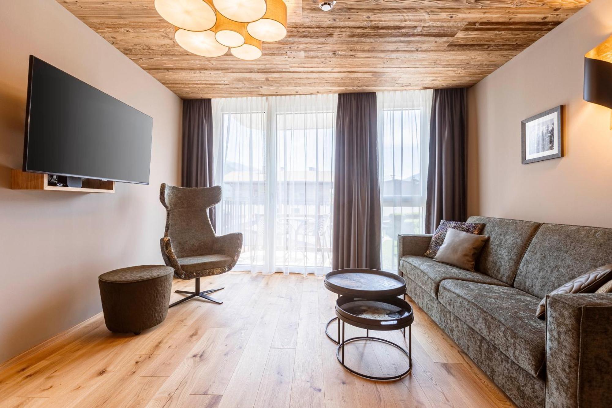Zillertal Suites Fuegen By Alps Resorts Eksteriør bilde